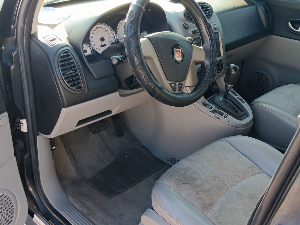 Saturn VUE Vehicle Full-screen Gallery Image 06