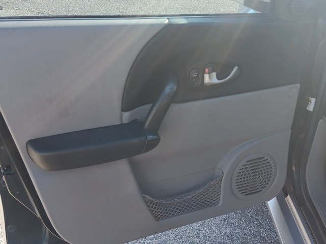 Saturn VUE Vehicle Full-screen Gallery Image 05