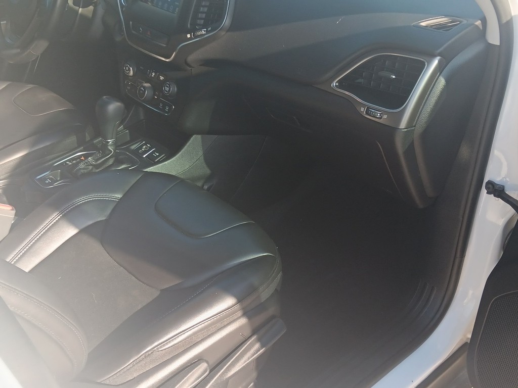 Jeep Cherokee Vehicle Full-screen Gallery Image 10