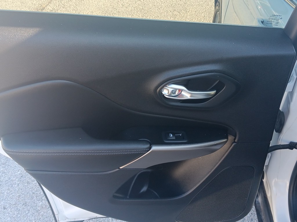 Jeep Cherokee Vehicle Full-screen Gallery Image 16