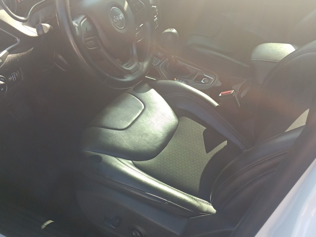 Jeep Cherokee Vehicle Full-screen Gallery Image 19