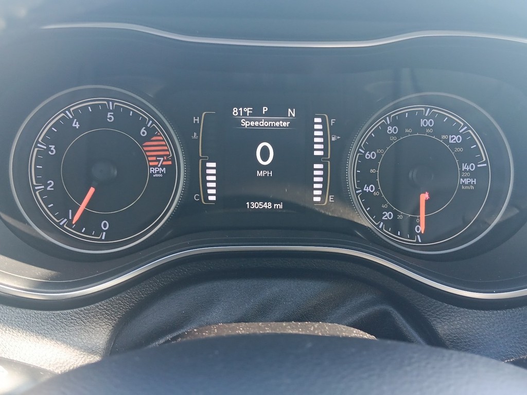 Jeep Cherokee Vehicle Full-screen Gallery Image 20