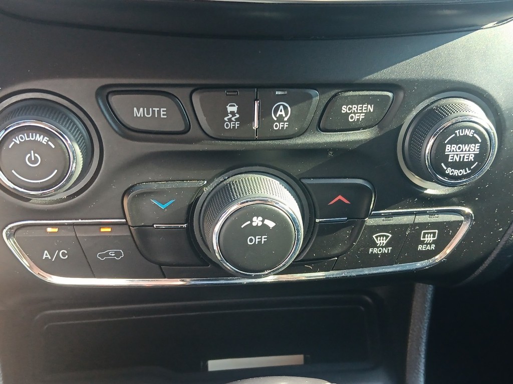 Jeep Cherokee Vehicle Full-screen Gallery Image 22