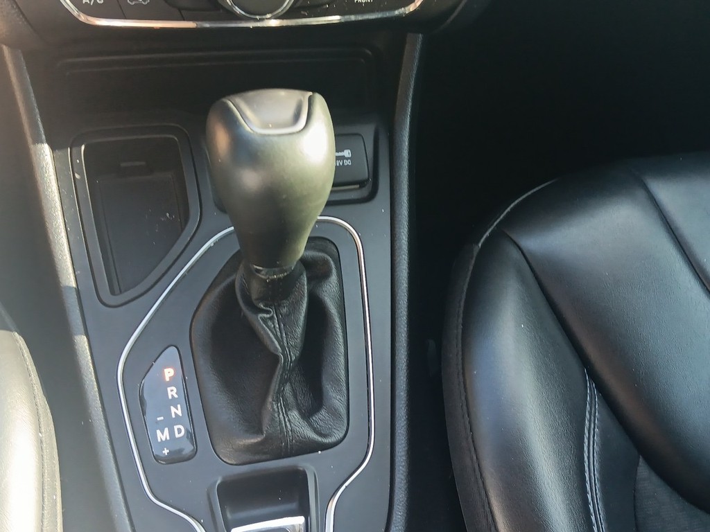 Jeep Cherokee Vehicle Full-screen Gallery Image 23