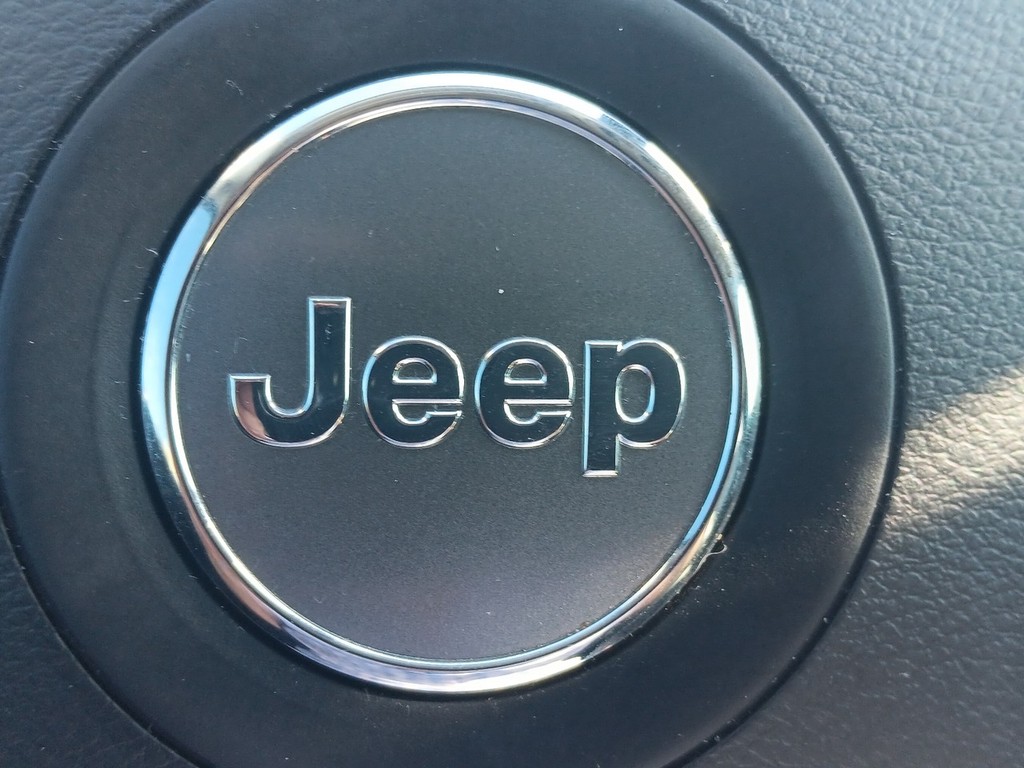 Jeep Cherokee Vehicle Full-screen Gallery Image 24
