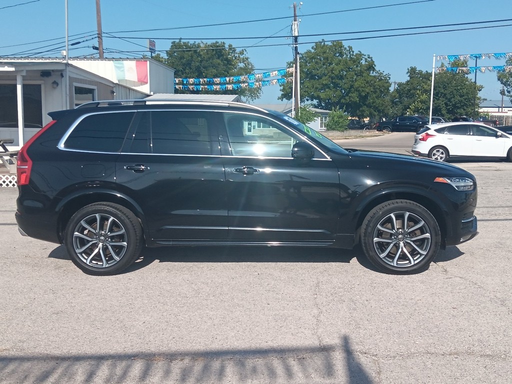 Volvo XC90 Vehicle Full-screen Gallery Image 2