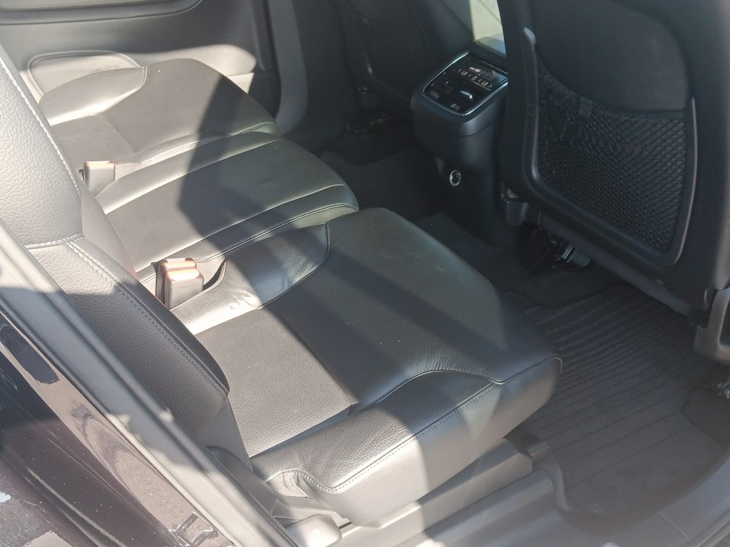 Volvo XC90 Vehicle Full-screen Gallery Image 12