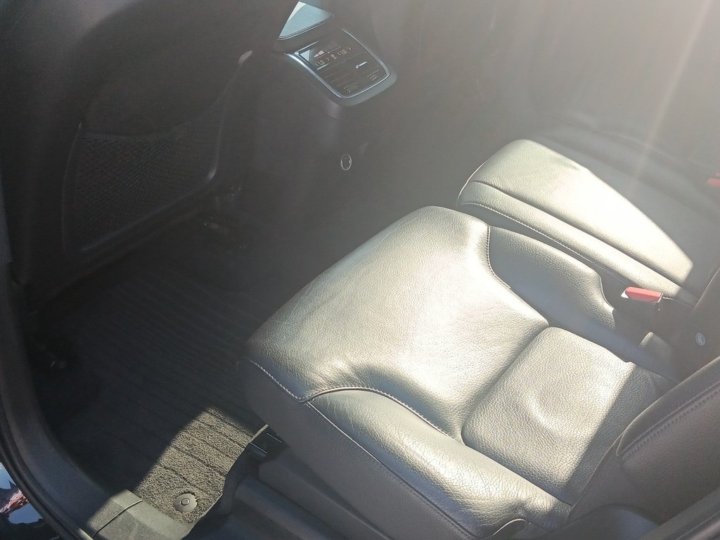 Volvo XC90 Vehicle Full-screen Gallery Image 14