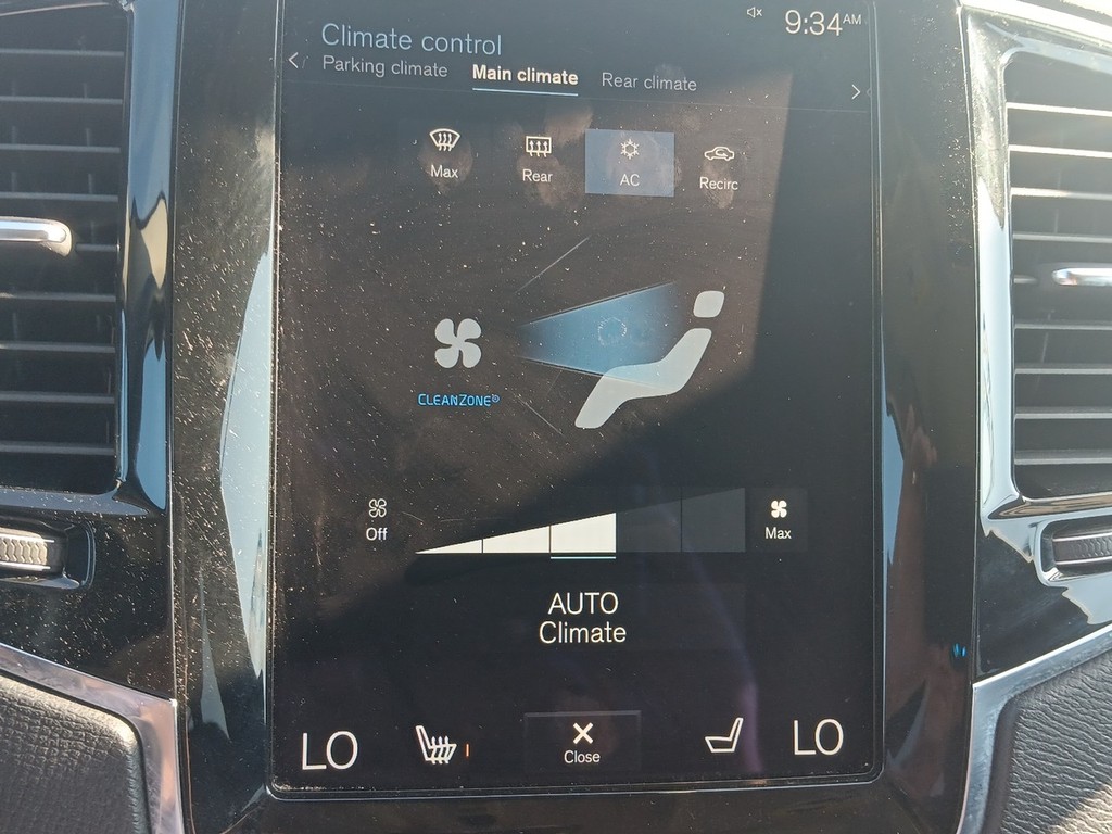 Volvo XC90 Vehicle Full-screen Gallery Image 18