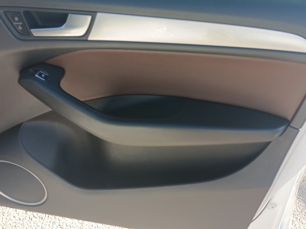 Audi Q5 Vehicle Full-screen Gallery Image 09