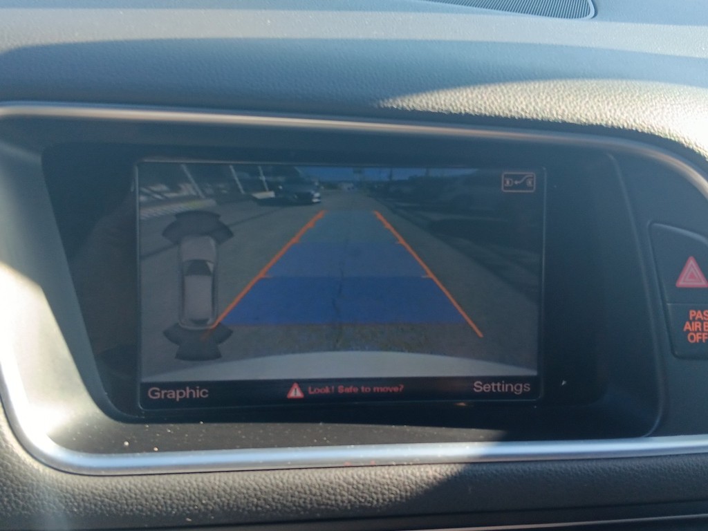 Audi Q5 Vehicle Full-screen Gallery Image 18