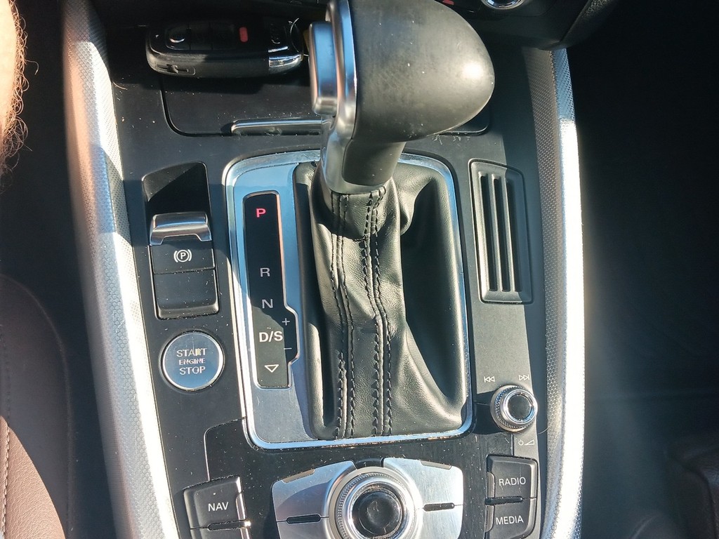 Audi Q5 Vehicle Full-screen Gallery Image 19