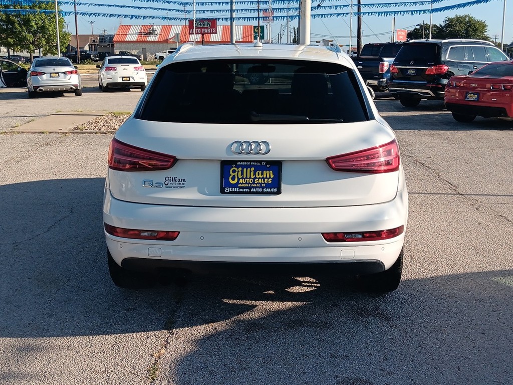 Audi Q3 Vehicle Full-screen Gallery Image 4