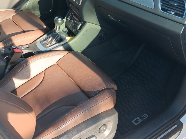 Audi Q3 Vehicle Full-screen Gallery Image 10