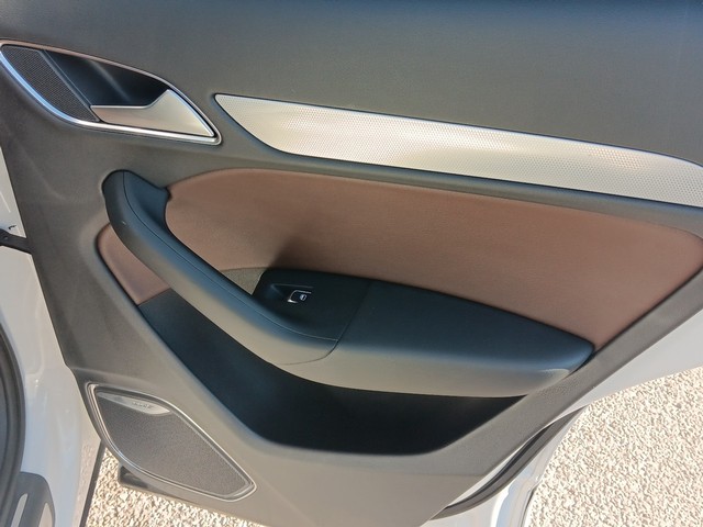 Audi Q3 Vehicle Full-screen Gallery Image 11
