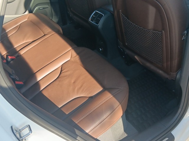 Audi Q3 Vehicle Full-screen Gallery Image 12