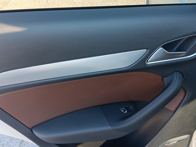 Audi Q3 Vehicle Full-screen Gallery Image 13