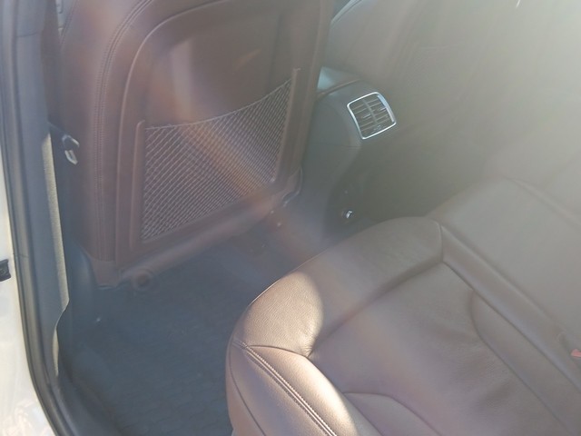 Audi Q3 Vehicle Full-screen Gallery Image 14