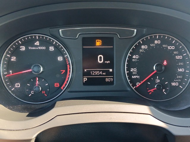 Audi Q3 Vehicle Full-screen Gallery Image 17