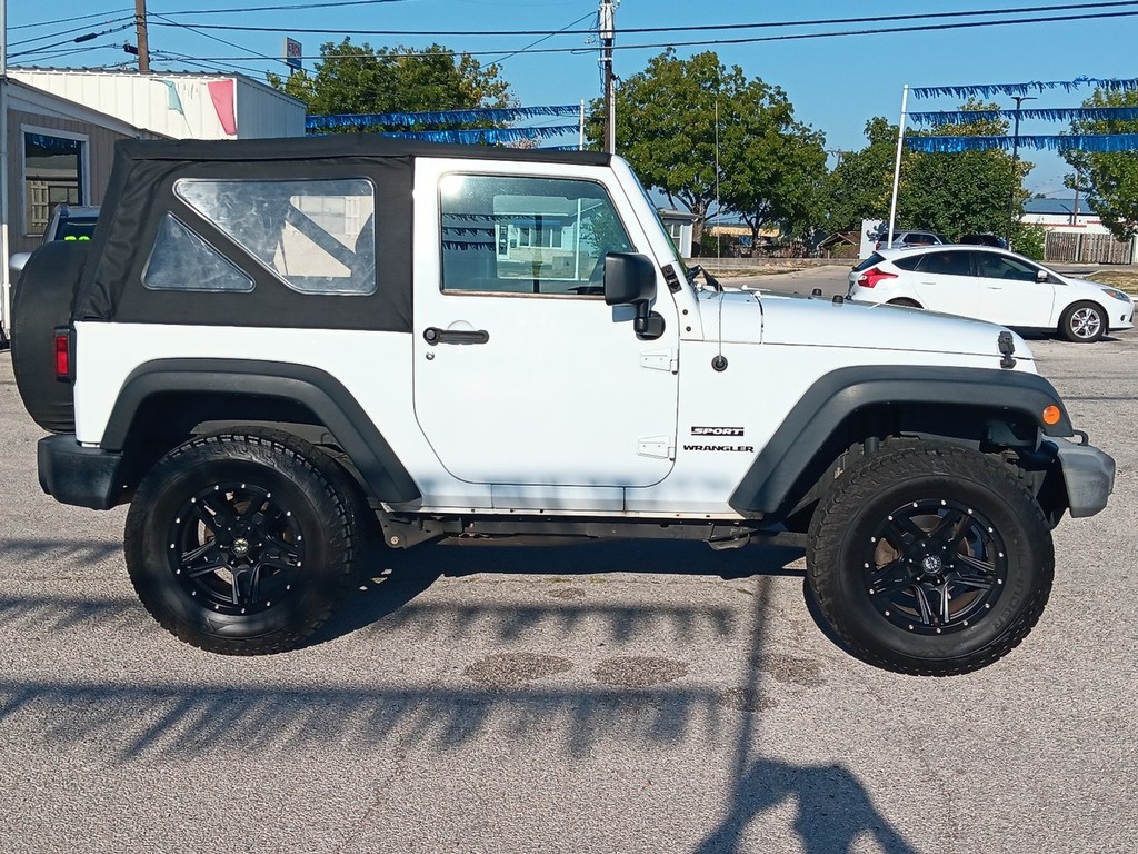 Jeep Wrangler Vehicle Full-screen Gallery Image 2