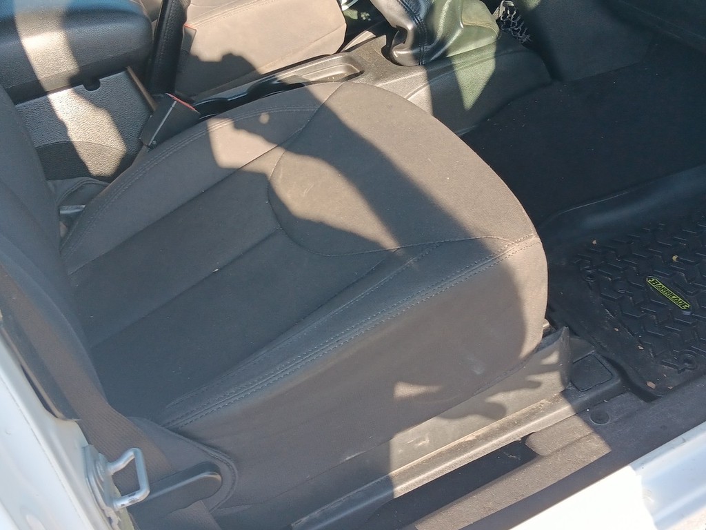 Jeep Wrangler Vehicle Full-screen Gallery Image 10