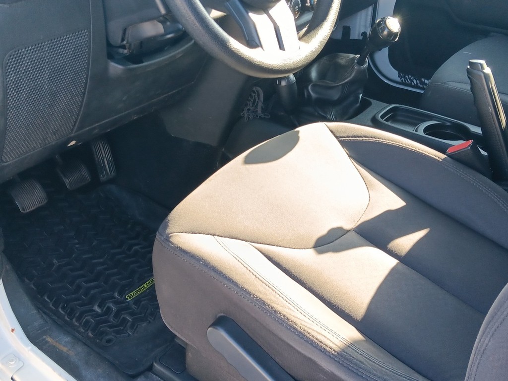 Jeep Wrangler Vehicle Full-screen Gallery Image 12