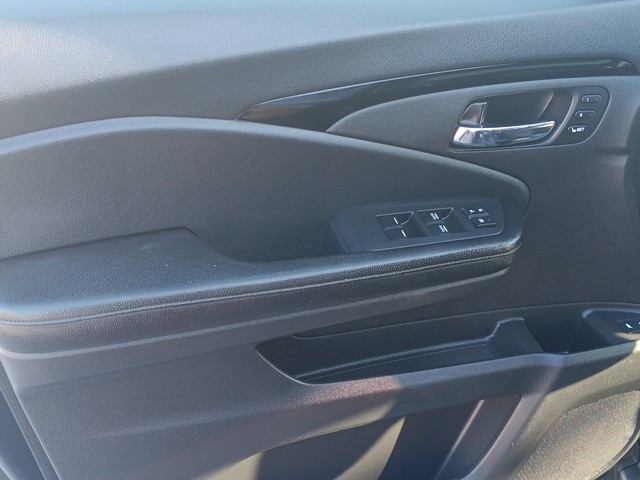 Honda Pilot Vehicle Full-screen Gallery Image 15