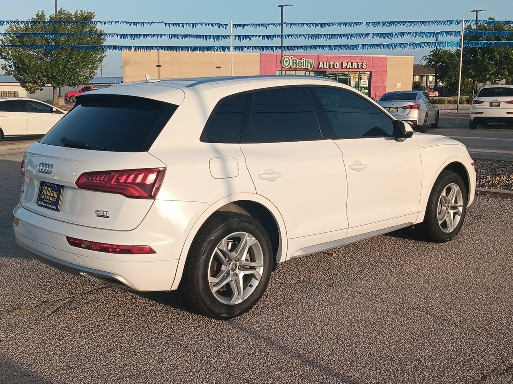 Audi Q5 Vehicle Full-screen Gallery Image 3