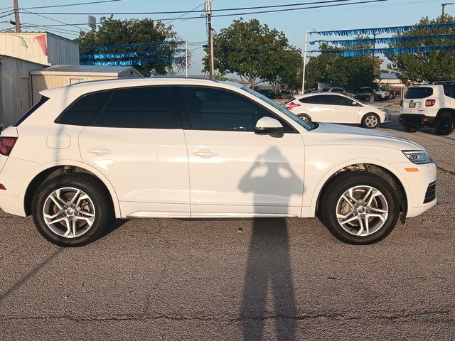 Audi Q5 Vehicle Full-screen Gallery Image 02