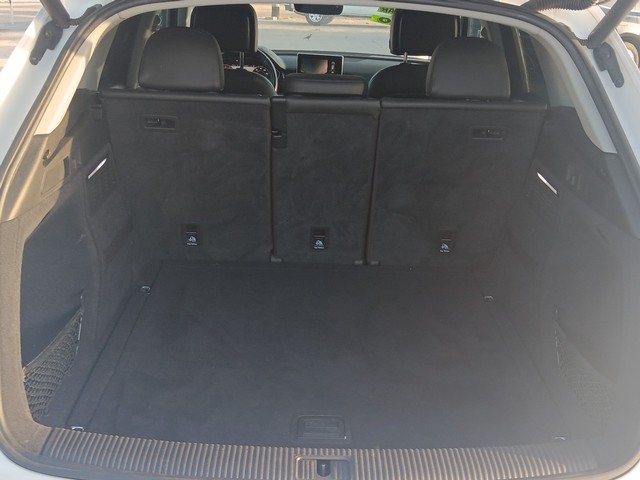 Audi Q5 Vehicle Full-screen Gallery Image 14