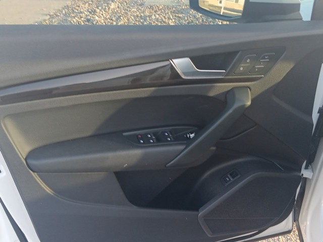Audi Q5 Vehicle Full-screen Gallery Image 17