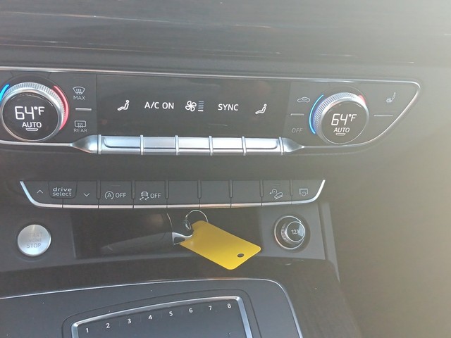 Audi Q5 Vehicle Full-screen Gallery Image 20