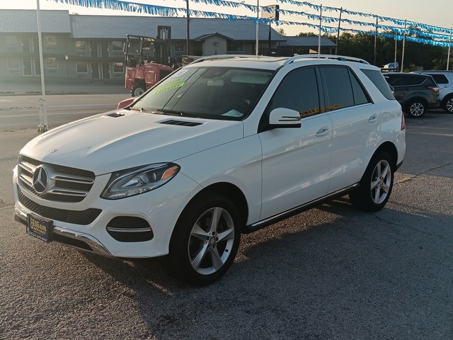 Mercedes-Benz GLE Vehicle Full-screen Gallery Image 07