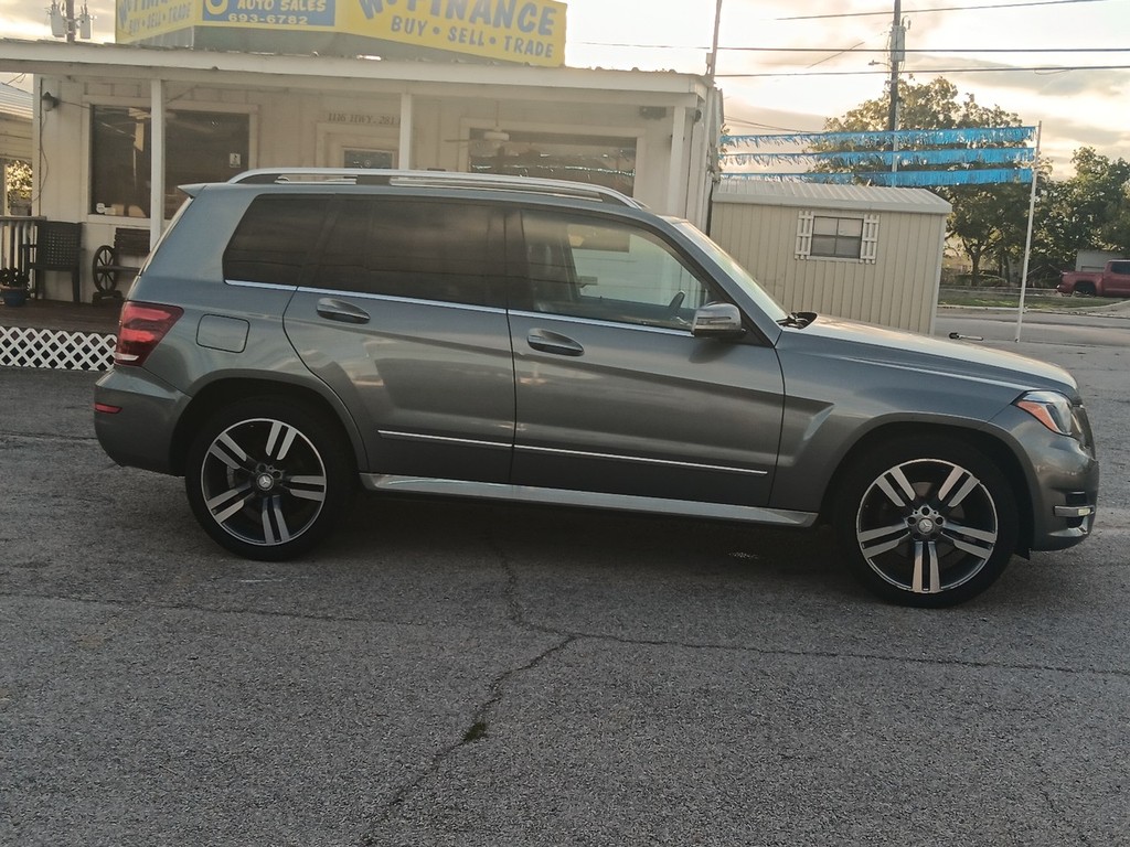 Mercedes-Benz M-Class Vehicle Full-screen Gallery Image 2