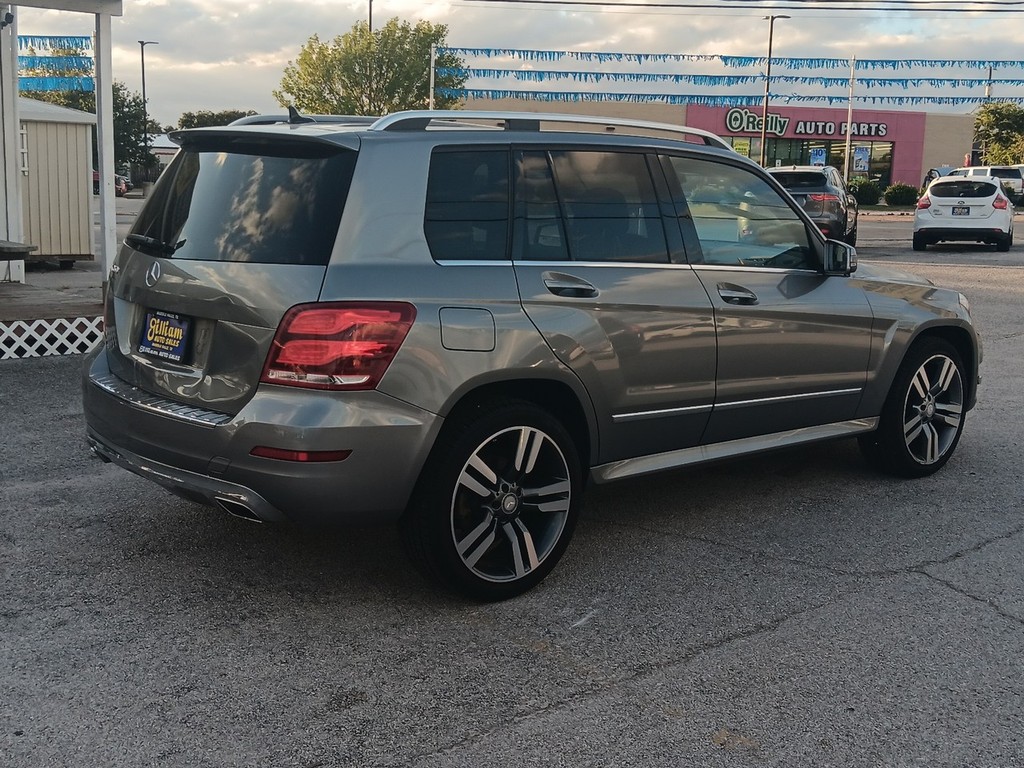 Mercedes-Benz M-Class Vehicle Full-screen Gallery Image 3