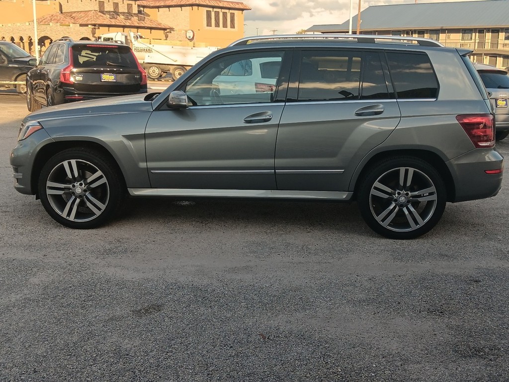 Mercedes-Benz M-Class Vehicle Full-screen Gallery Image 6