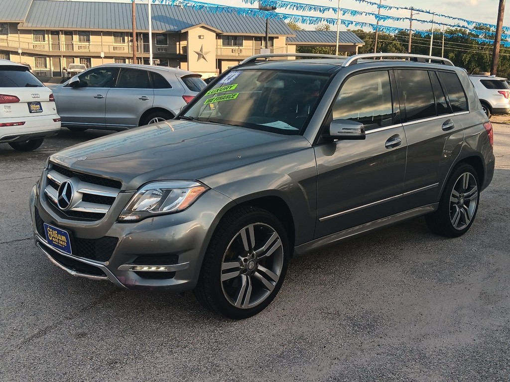 Mercedes-Benz M-Class Vehicle Full-screen Gallery Image 7
