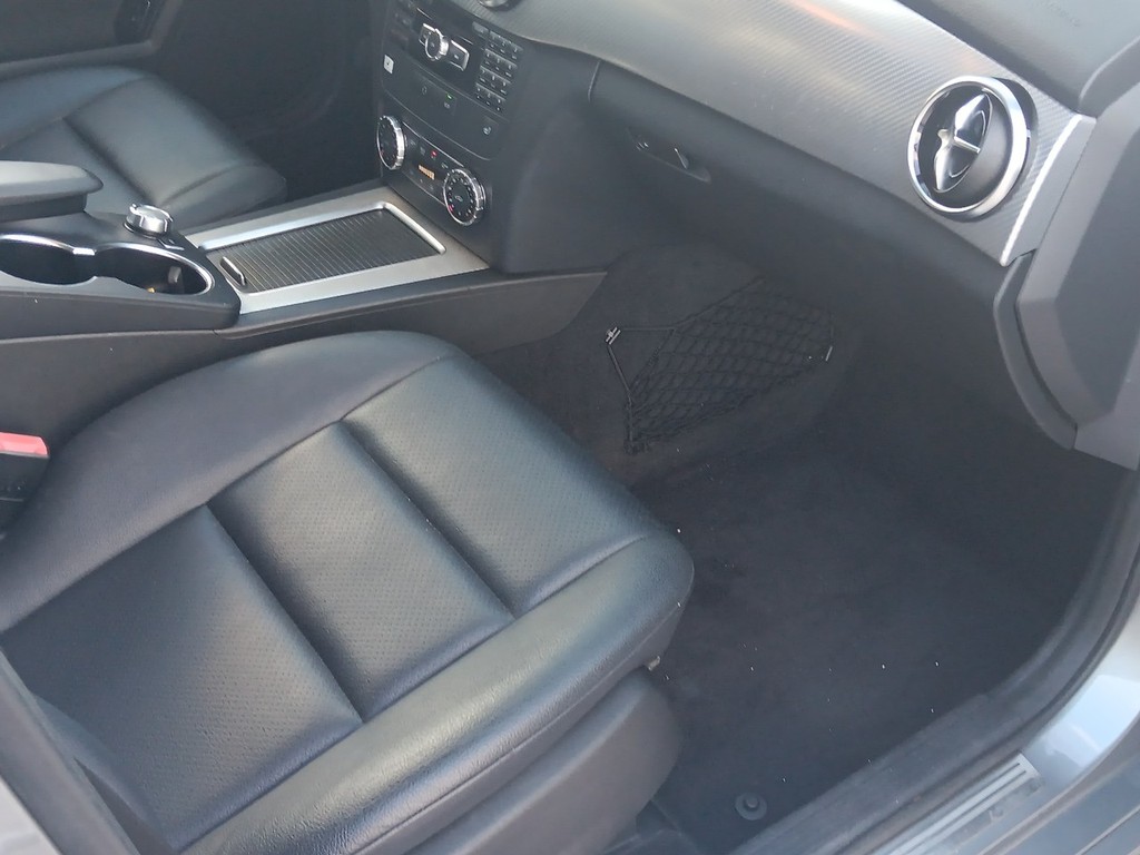 Mercedes-Benz M-Class Vehicle Full-screen Gallery Image 10