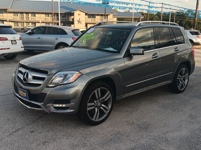 Mercedes-Benz M-Class Vehicle Full-screen Gallery Image 07
