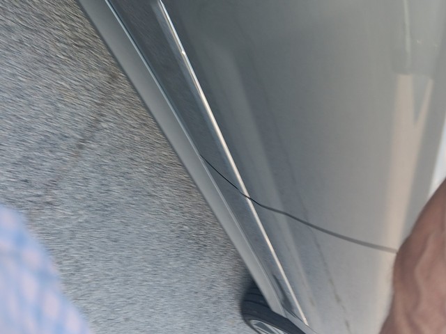Mercedes-Benz M-Class Vehicle Full-screen Gallery Image 11