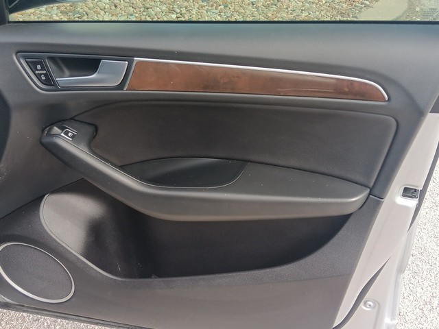 Audi Q5 Vehicle Full-screen Gallery Image 09