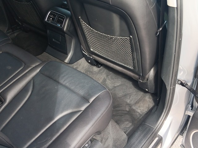 Audi Q5 Vehicle Full-screen Gallery Image 12