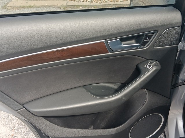 Audi Q5 Vehicle Full-screen Gallery Image 13