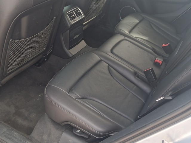 Audi Q5 Vehicle Full-screen Gallery Image 14