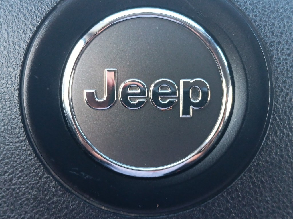Jeep Cherokee Vehicle Full-screen Gallery Image 20
