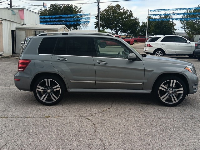 Mercedes-Benz GLK-Class Vehicle Full-screen Gallery Image 02