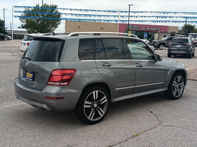 Mercedes-Benz GLK-Class Vehicle Full-screen Gallery Image 03