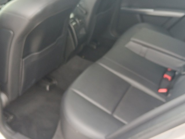 Mercedes-Benz GLK-Class Vehicle Full-screen Gallery Image 14