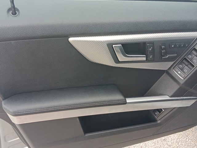 Mercedes-Benz GLK-Class Vehicle Full-screen Gallery Image 15