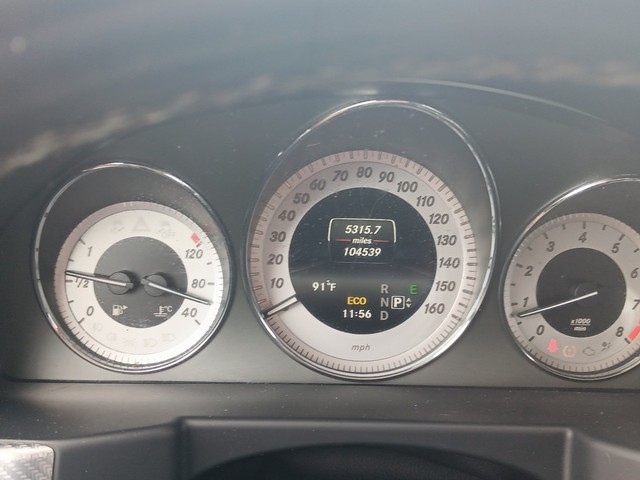 Mercedes-Benz GLK-Class Vehicle Full-screen Gallery Image 17